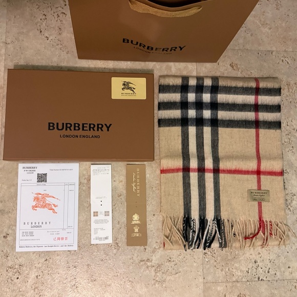 Burberry Classic Nova Check 100% Cashmere Scarf Beige Made in Scotland - Picture 2 of 12